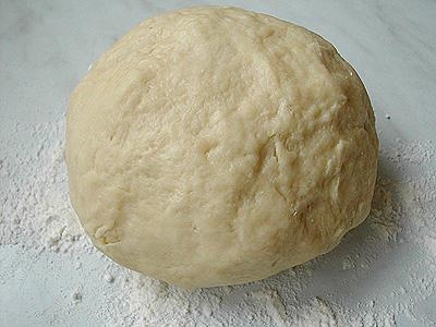 Тісто замісили, тепер його треба розкачати