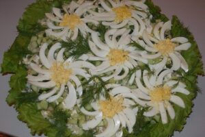 Салат "Ромашкове поле"