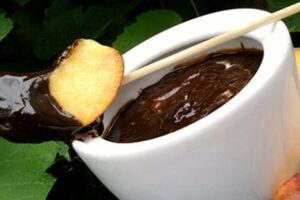 Солодке фондю з імбиром