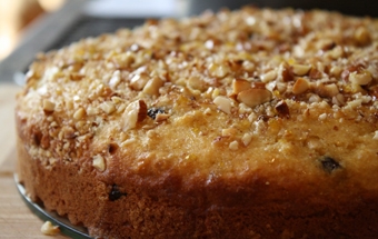 пісний пиріг з горіхами і родзинками