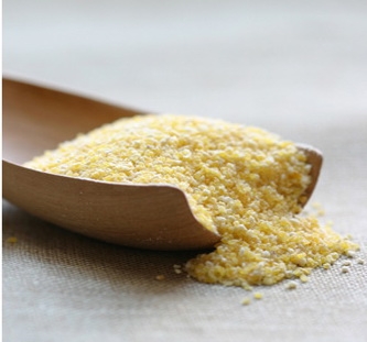 додаємо у відвар кукурудзяну крупу