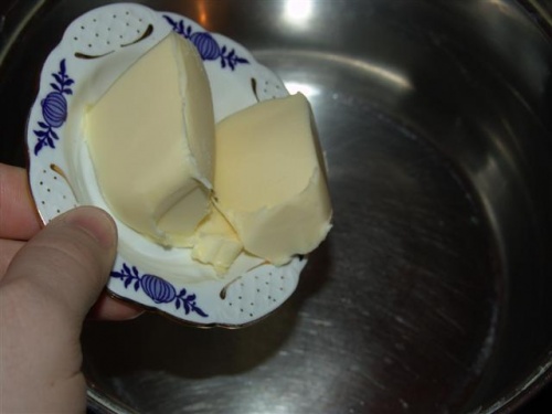 масло в каструлі