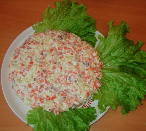 Викладаємо салат на листя