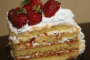 Торт "Кошик полуниці"