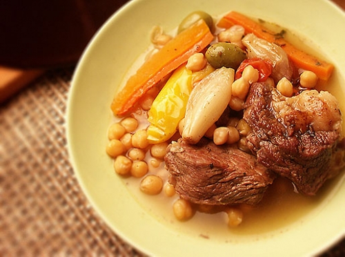 Подаємо тажин