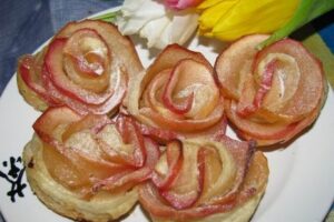 Яблучні троянди