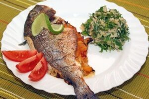 Дорада, запечена у фользі