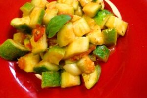 Кабачки в пароварці з помідорами