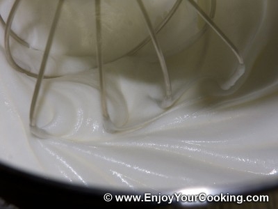 біла консистенція білково-цукрової маси