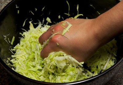 капуста в мисці