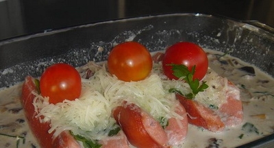 фаршировані сардельки з грибним соусом