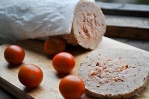 Домашня варена ковбаса