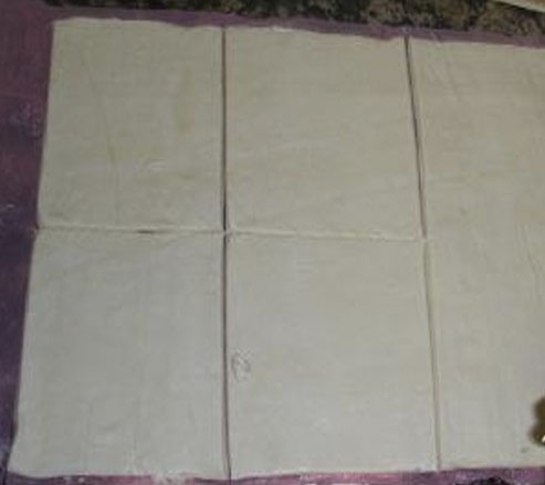 нарізаємо листкове тісто