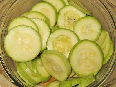 кабачки в мисці