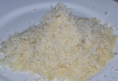 Дрібно трьом сир