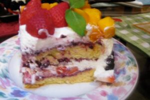 Торт з фруками