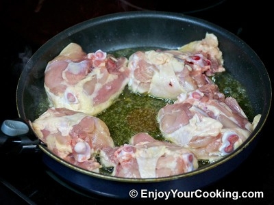 курка на сковороді