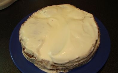 змащуємо кремом коржі
