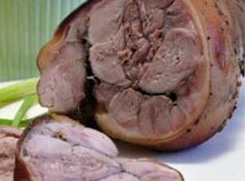 Рулька, запечена в духовці з часником і спеціями