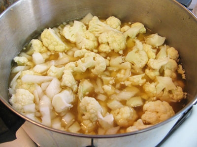 овочі в каструлі