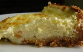 шматочок гірчично-сирного пирога