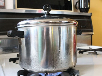 каструля з водою