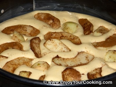 додаємо в тісто шматочки яблук