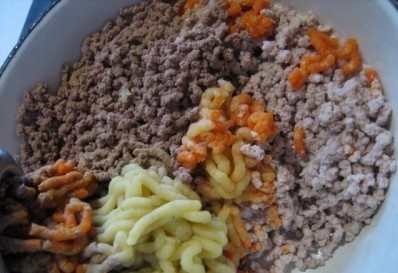 пропускаємо інгредієнти через м'ясорубку