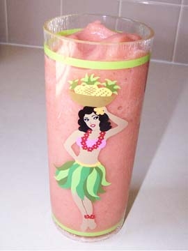 молочний коктейль з полуницею , бананами і яблуком