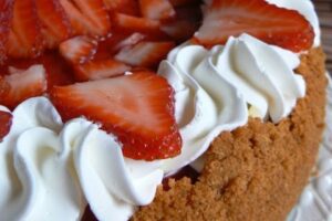 Полуничний чізкейк