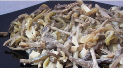 подаємо готовий салат