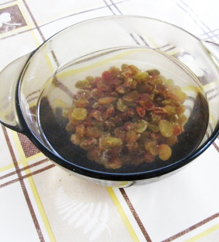 Замочуємо родзинки