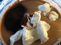 додаємо в блендер кави і сметану