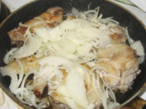 курка з цибулею