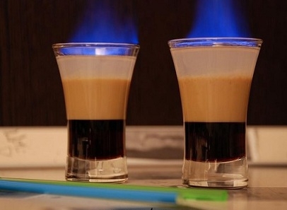 Листковий коктейль перед подачею