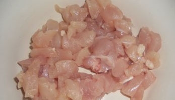 Ріжемо дрібно куряче філе