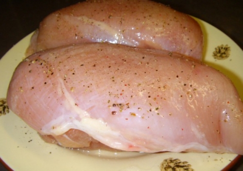 натираємо філе спеціями