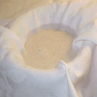 проціджуємо молоко