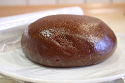 загортаємо куля готового тіста у фольгу