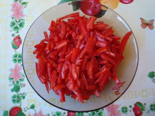 нарізаємо помідори