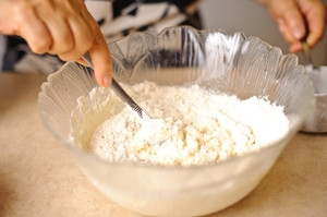 перемішуємо сметанную суміш з маслом