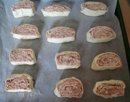 рулетики викладаємо на деко