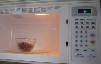 розтоплюємо шоколад у мікрохвильовці