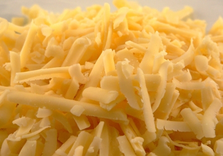 Натираємо сир твердий