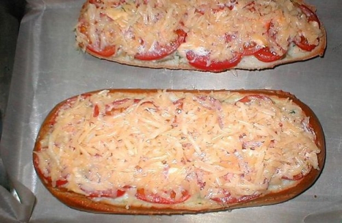 покриваємо пиріг сиром