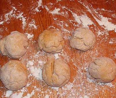 ділимо тісто на 8 частин