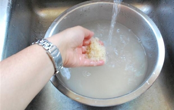 промиваємо рис