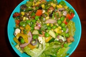 Салат з каперсами і кукурудзою