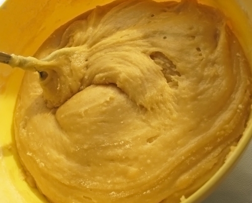 замішуємо рідкувате тісто