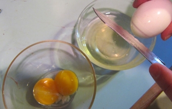 відокремлюємо білок від жовтка